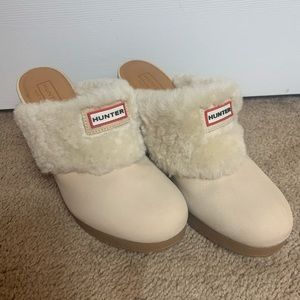 HUNTER l Cream Brunson Clogs Size 7